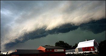 A shelf cloud such as this one can be a sign that a squall is imminent